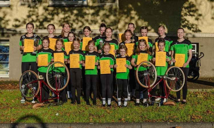 Neue Vereinsmeisterin und Abschied von alter Turnhalle
