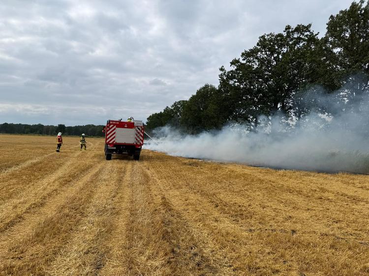 Flächenbrand auf Stoppelfeld bei Müden schnell unter Kontrolle