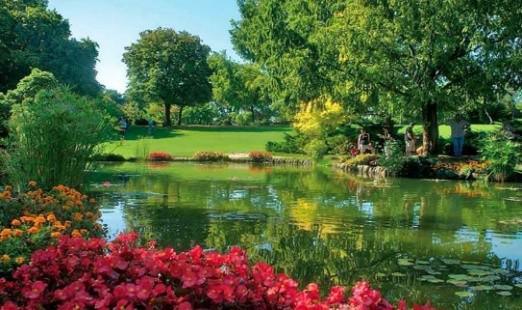 Giardino di Ninfa e il borgo di Sermoneta
