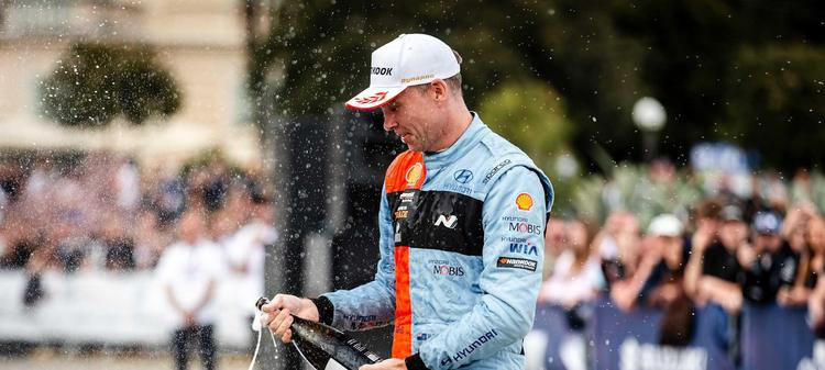 Hayden Paddon regresa al podio del WRC ocho años después