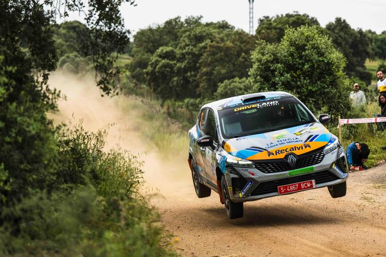 Dos de dos para Tomás Llinares en Clio Trophy Spain Tierra