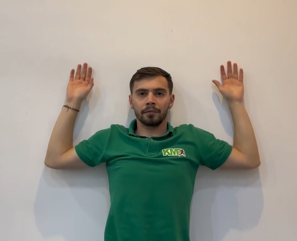 #9 La perete, cu spatele – întindem brațele sus-jos (Wall arm slides)