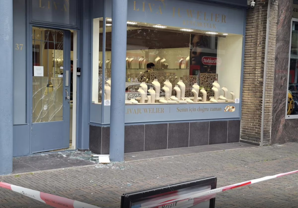 荷兰阿纳姆珠宝店遇劫疑犯逃逸