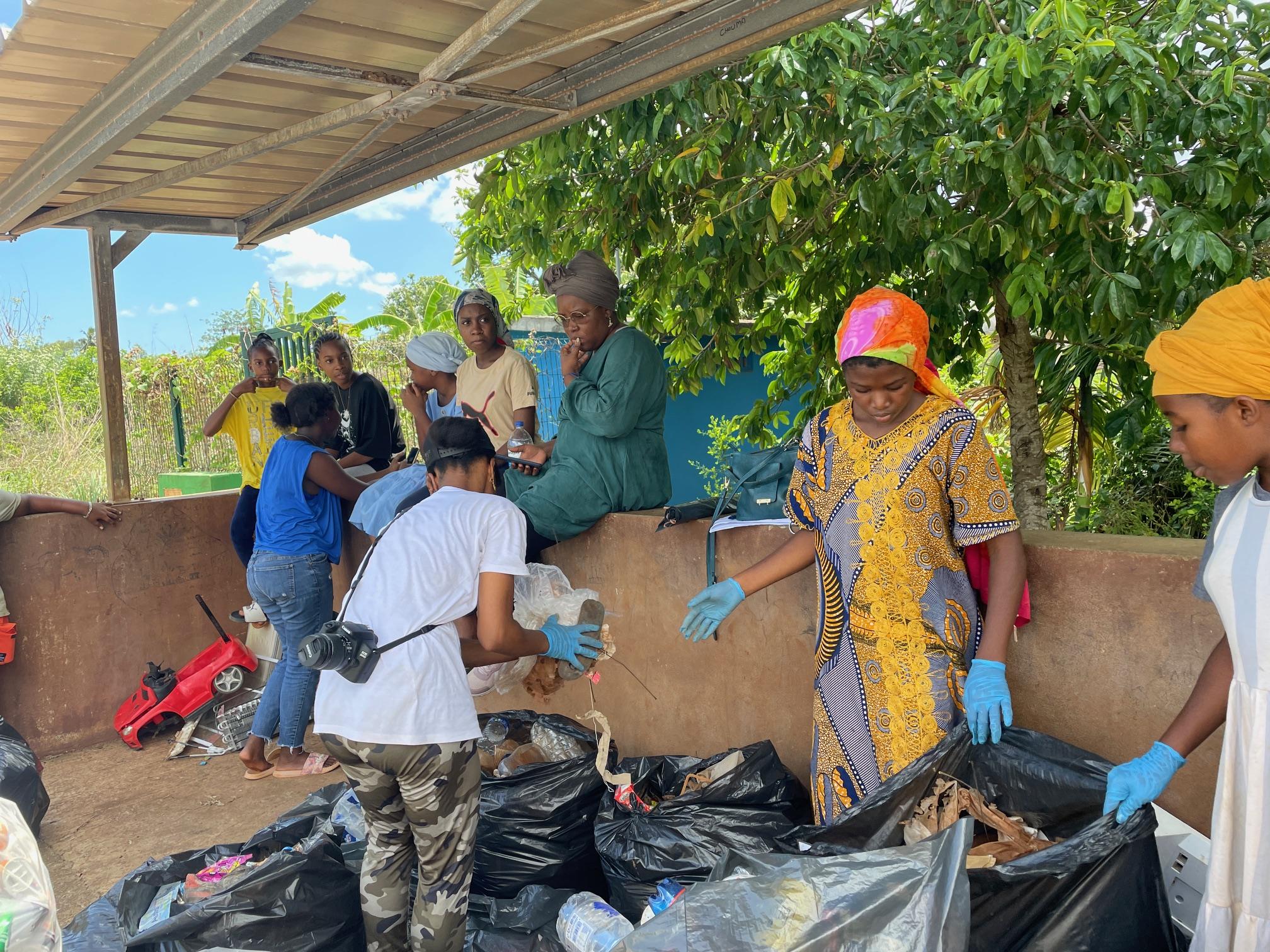La CCSUD mobilise les associations de Miréréni-Bé pour une journée de nettoyage communautaire