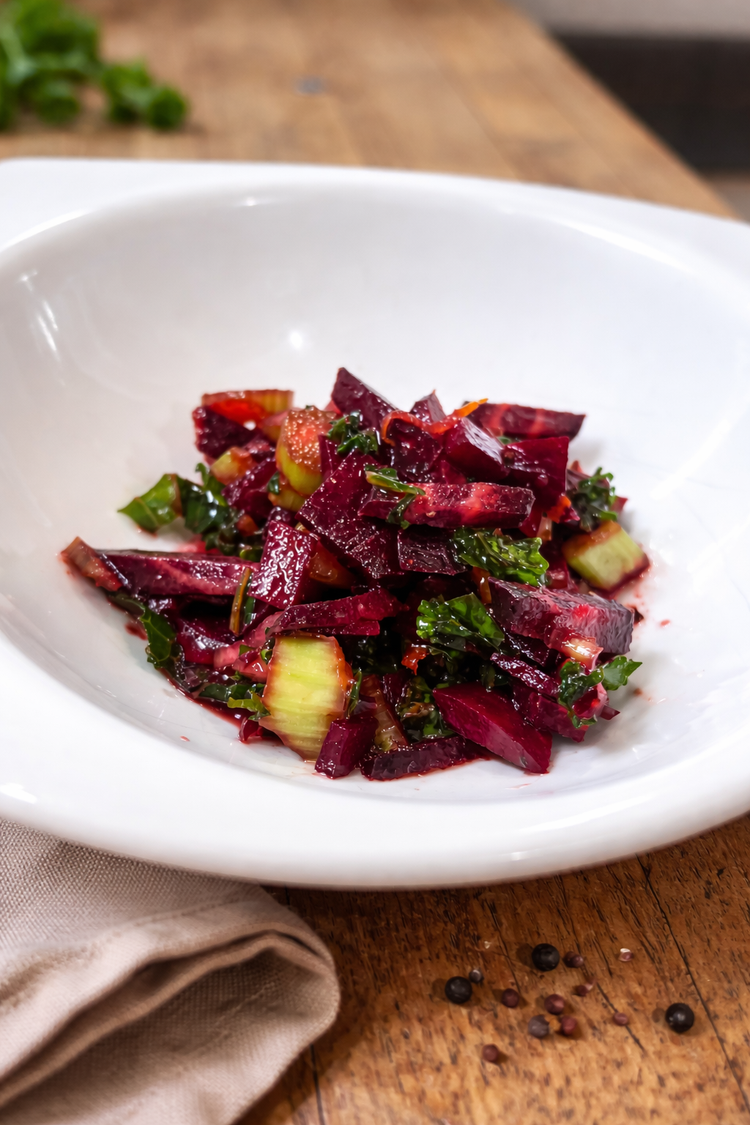 Rezept der Woche: Lila-Möhren–Sellerie–Rote-Bete-Salat mit Meyer-Zitronen-Dressing