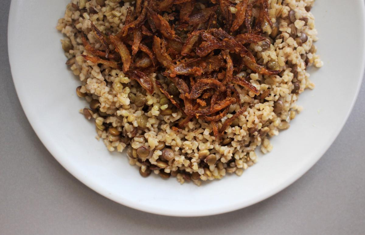 the lentils in arabic table العدس على المائده العربيه  
