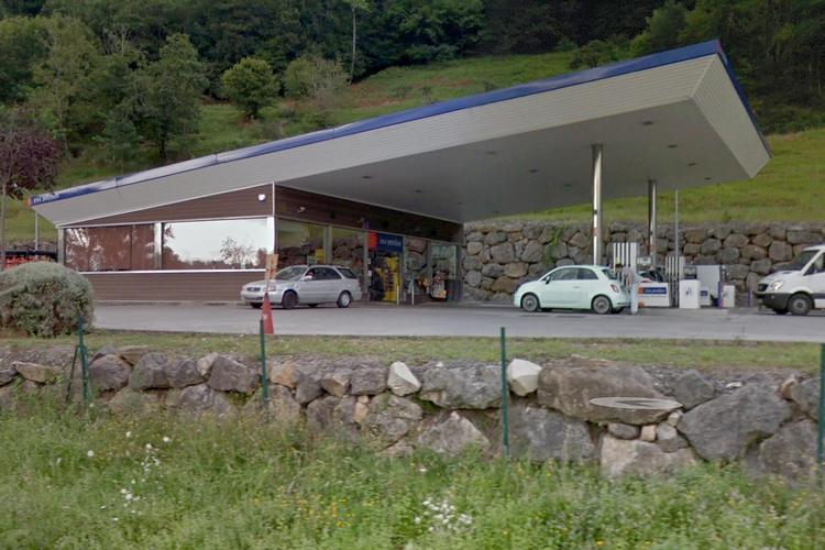 Estación de servicio Esc-Petroleos en Cangues d‘Onís - Cangas de Onís
