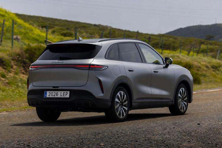 LEPAS L8 SÚPER HÍBRIDO: EL SUV QUE NO DEJA NADA FUERA DE LAS VACACIONES