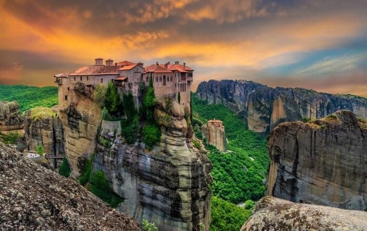 Exploring the Marvels of Meteora, Greece: History, Beauty, & Architecture