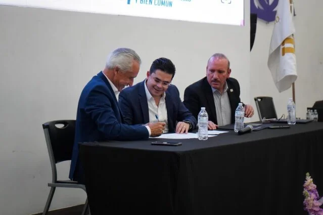 Firman Estado y URN convenio para fortalecer servicio social estudiantil