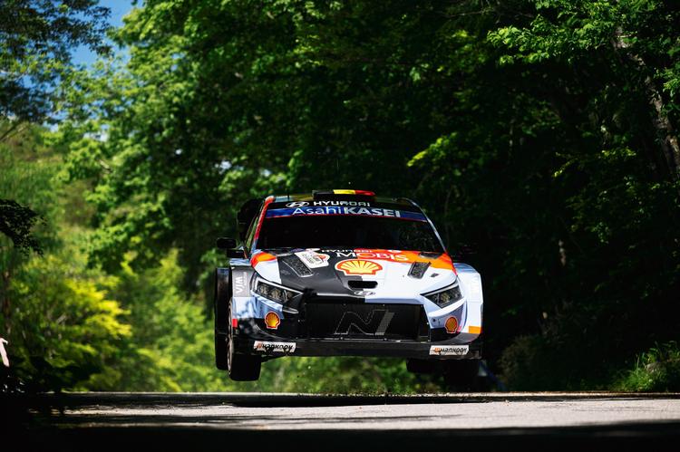 Thierry Neuville y Martijn Wydaeghe cierran una jornada inicial consistente para el Hyundai Shell Mobis World Rally Team entre los cinco primeros