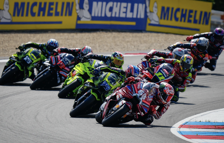 Bagnaia resiste ante Ogura y conquista su primera victoria al Sprint de la temporada