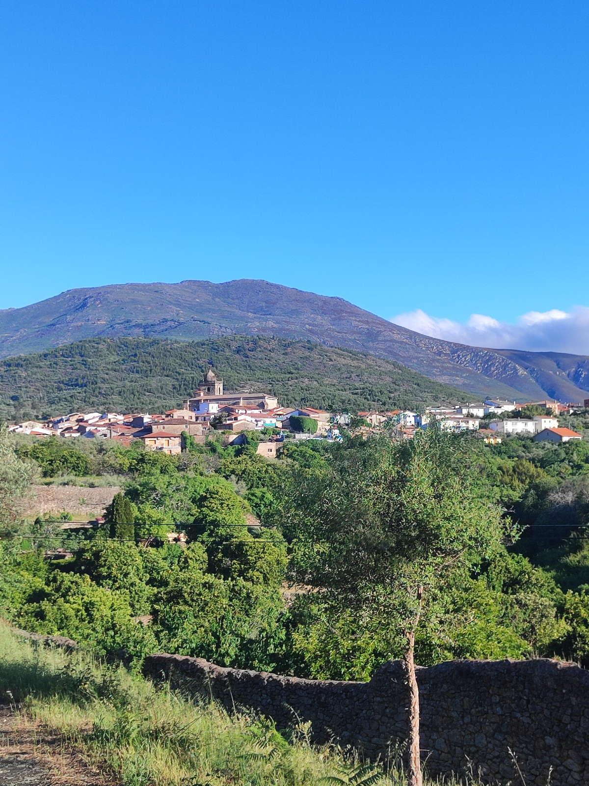 Acebo: el pueblo de la Sierra de Gata entre naranjos y castaños