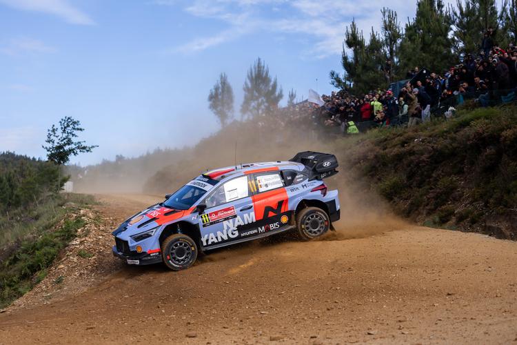 Rally de Portugal: Los equipos de Hyundai Motorsport se mantienen a flote mientras la lluvia transforma las especiales