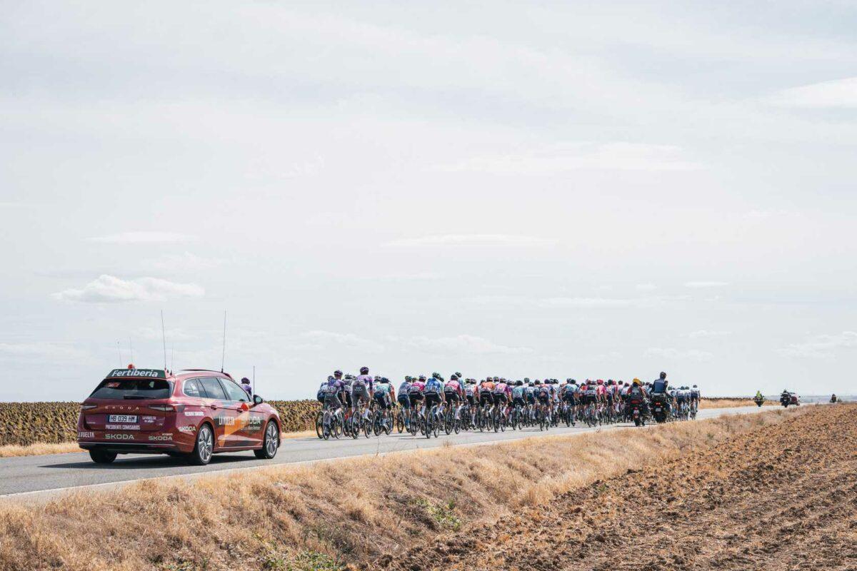 Škoda será el vehículo oficial de La Vuelta 2026 con una flota de 93 coches electrificados