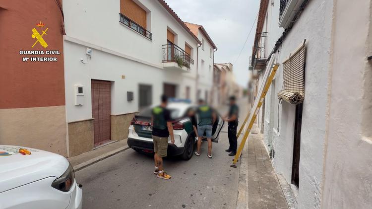 Operación Bonadoor: desmantelado un cultivo de marihuana con 265 plantas en el casco urbano de Teulada