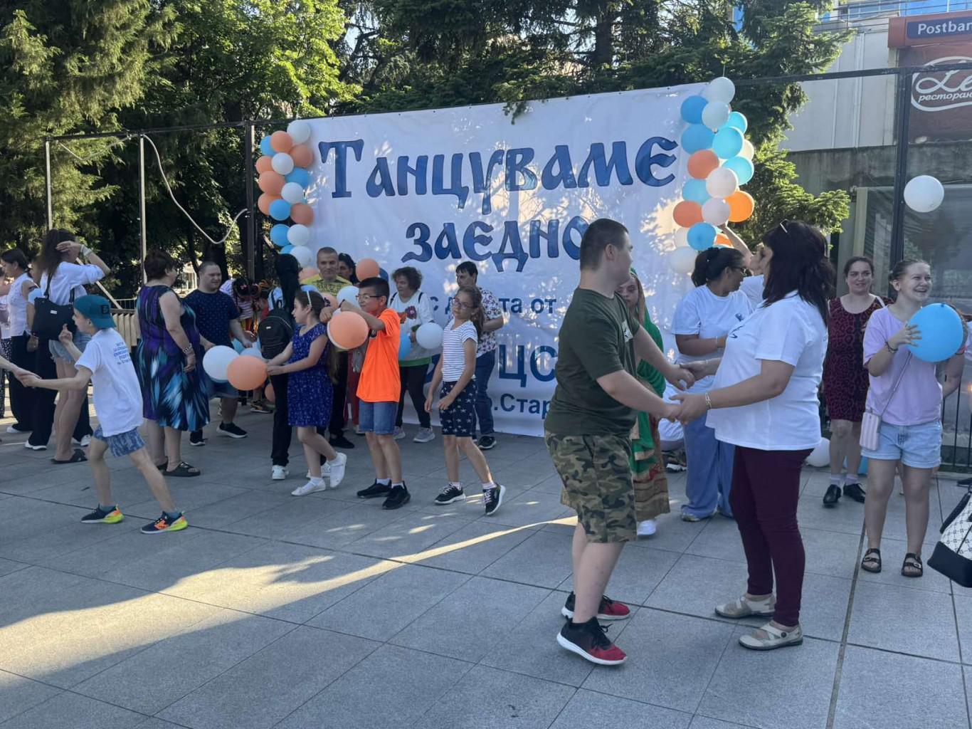„Танцуваме заедно“ събра деца, усмивки и ритми от целия свят в Стара Загора