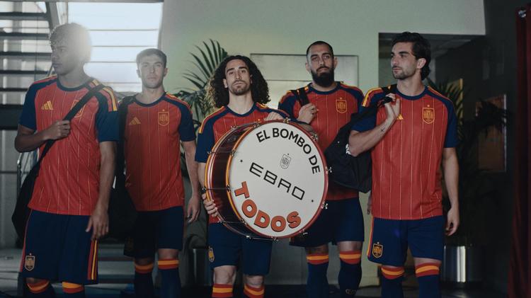 EBRO CELEBRA LA 2ª ESTRELLA DE ESPAÑA HOMENAJEANDO A LA AFICIÓN Y ACOMPAÑANDO A LAS NUEVAS FAMILIAS CON "EL BOMBO DE TODOS"
