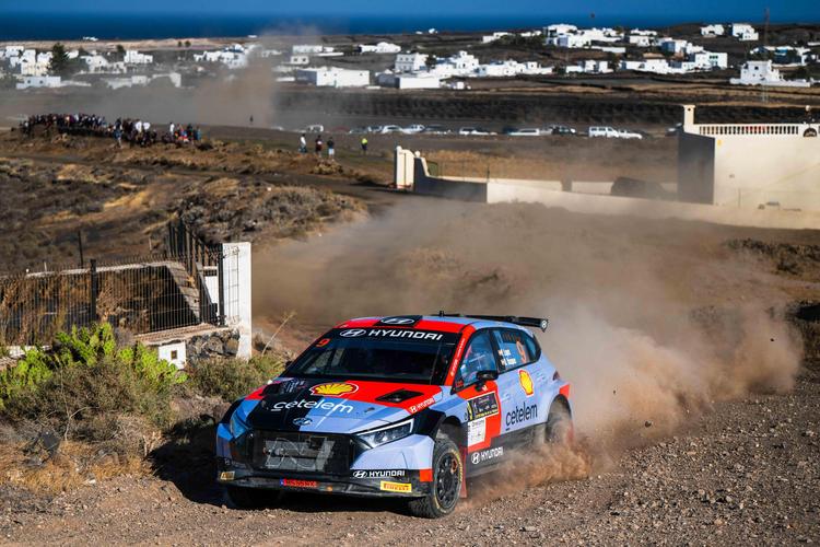 Hyundai vuelve a liderar un rally con Pepe López en Lanzarote
