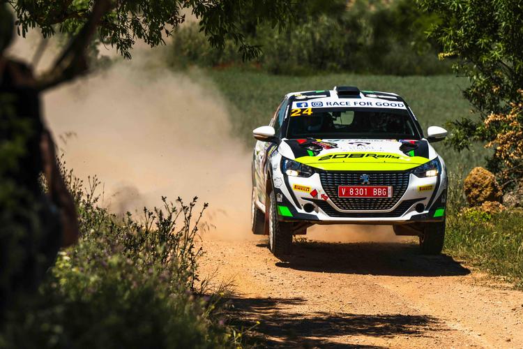 Primer triunfo en el DESAFÍO PEUGEOT para Francisco Puertas tras un intenso duelo con Miguel García