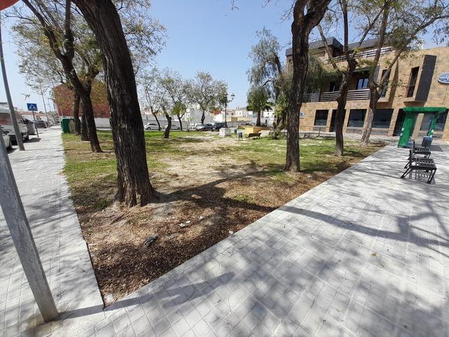El Ayuntamiento ejecutará un proyecto de remodelación de la zona verde existente en la calle Blanca Paloma