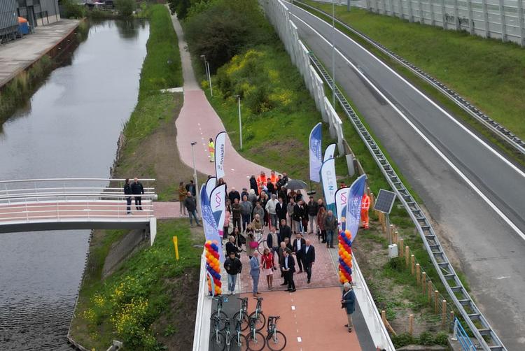 Feestelijke opening Eendenpullenbrug in Oostzaan