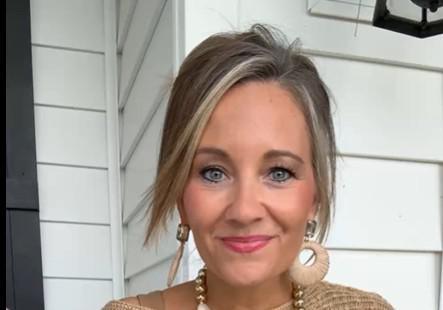 I got some NEW COLORS in my faux porch flowers! Purple and yellow 😍 AND a new rug!!!