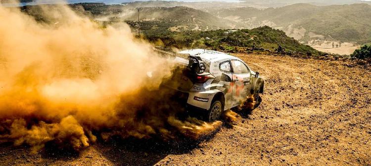 Evans, Pajari y Solberg pelean por el título del WRC en Cerdeña