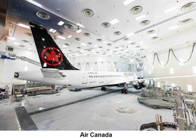 Le premier Airbus A220 d'Air Canada sort de l'atelier de peinture.