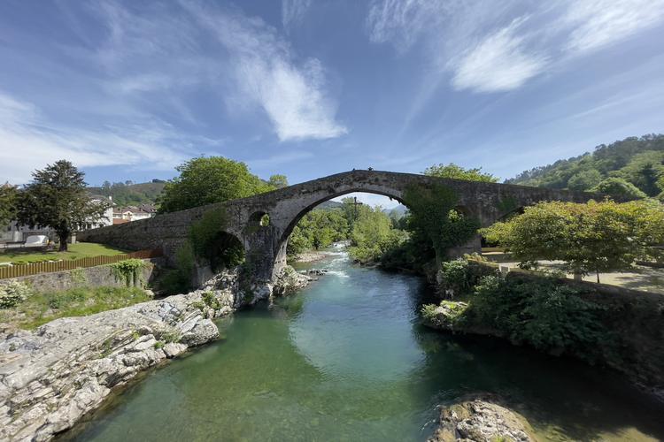 «Puente romano» sobre el río Sella en Cangas de Onís