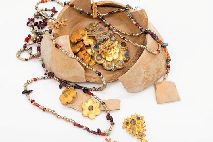 Gold hoard found at ancient Saudi settlement linked to Medieval pilgrimage route