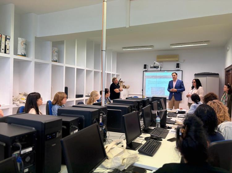 Diez lebrijanos participan en el programa de formación sobre Limpieza de superficies en edificios, locales y espacios abiertos