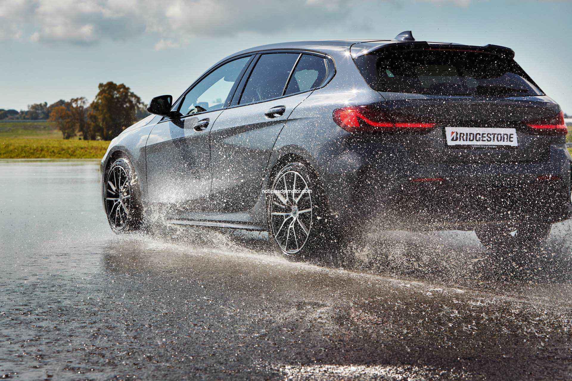 AQUAPLANING: CÓMO EL NEUMÁTICO MARCA LA DIFERENCIA