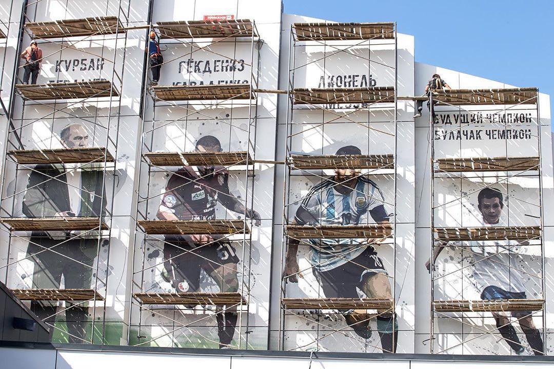 На футбольном манеже в Казани нанесли изображение Курбана Бердыева ⚽️🇹🇲