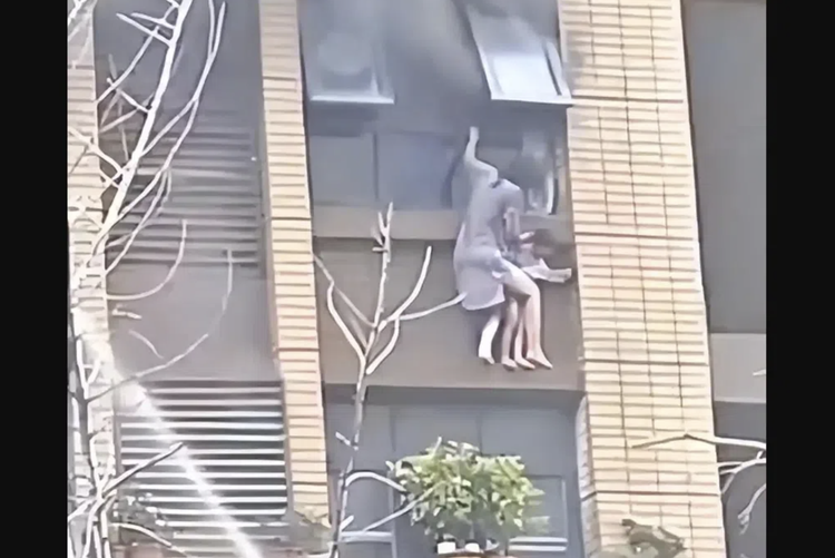 救援不力江苏母女火灾中坠楼