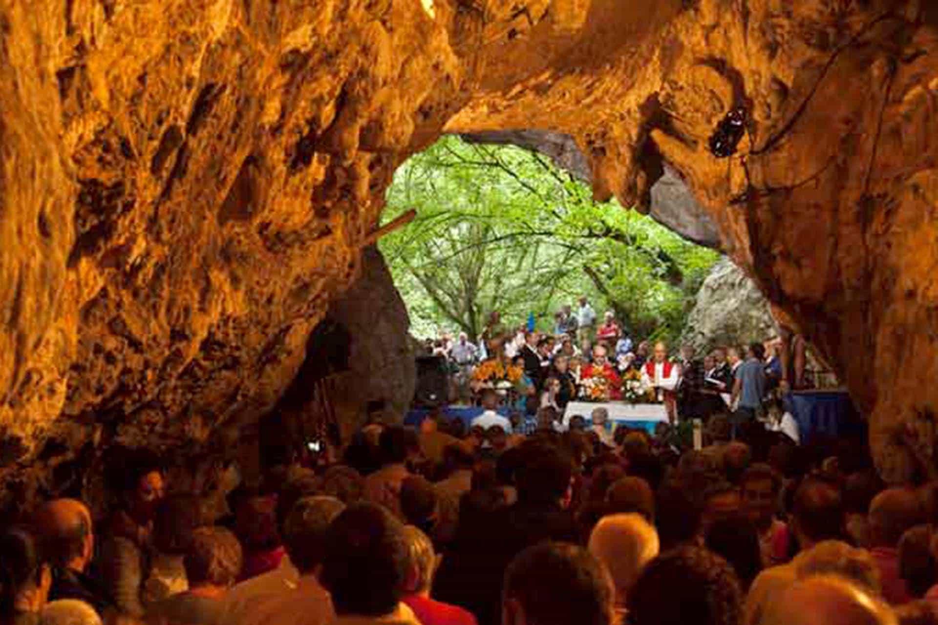 Fiesta de San Pedrín de la Cueva en Narzana