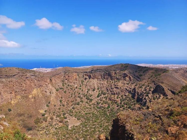 El Salto de Chira empieza a beber mar: así convierte Gran Canaria un cráter en una batería
