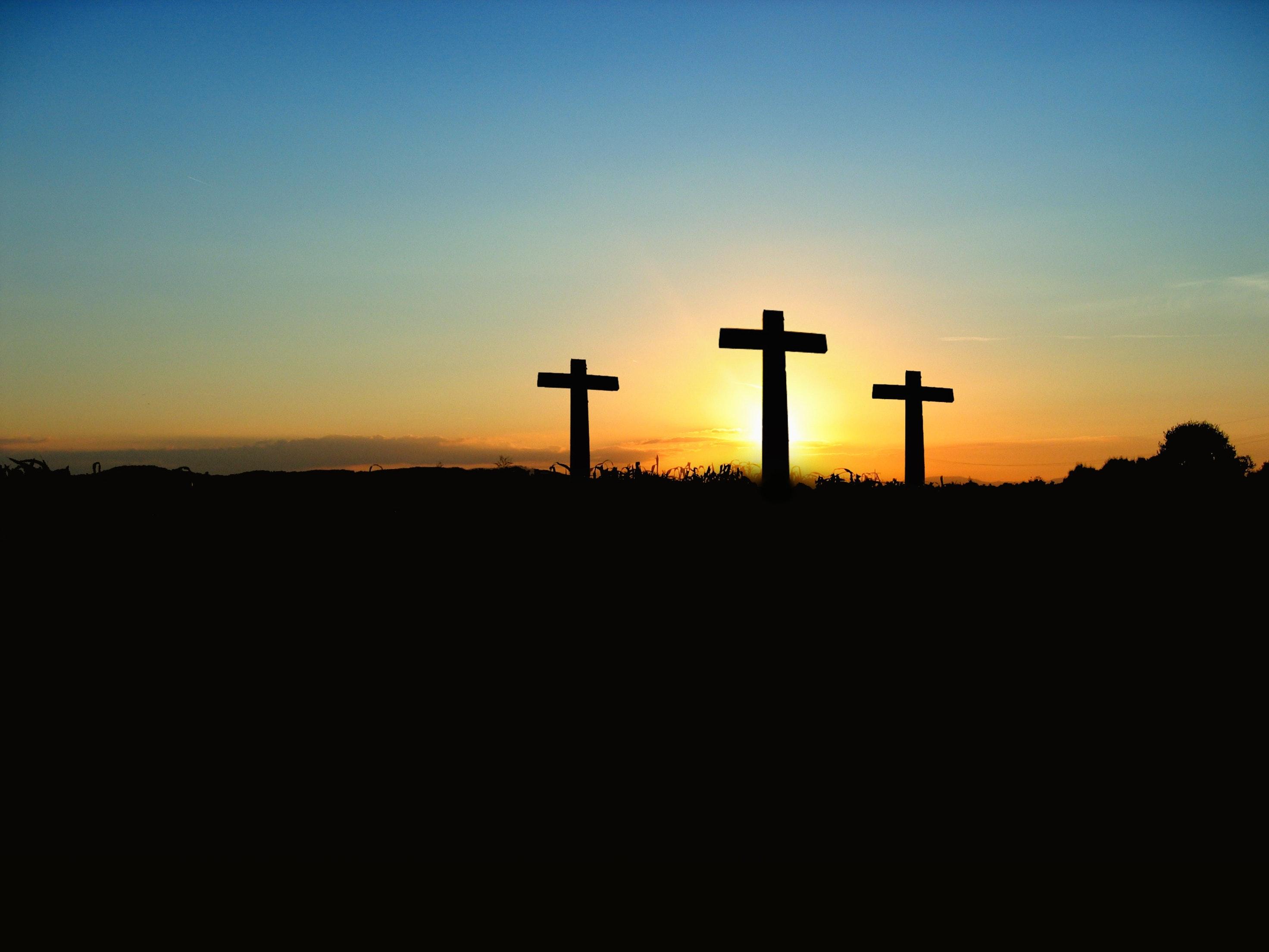 Христианские картинки. Крест на фоне заката. Крест фото. Крест на Холме. Крест на фоне неба.