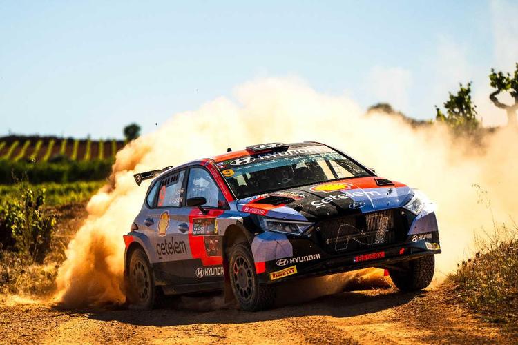 Pepe López busca su primera victoria en tierra en el Rally Isla de los Volcanes con el Hyundai i20 Rally2