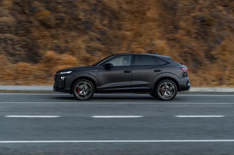 EL AUDI Q3 AMPLÍA SU OFERTA HÍBRIDA ENCHUFABLE Y REFUERZA LA GAMA TFSI CON MÁS POTENCIA Y ELECTRIFICACIÓN