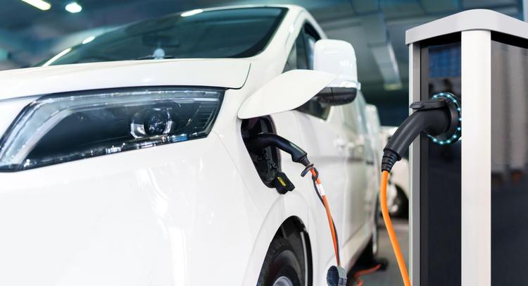 LAS VENTAS DE VEHÍCULOS ELECTRIFICADOS SIGUEN EN ALZA Y CRECEN UN 44% EN ABRIL CON 24.961 UNIDADES