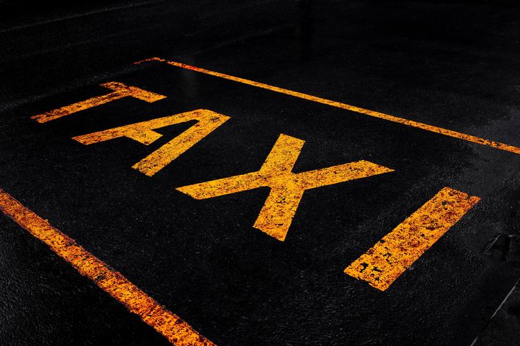 Taxi alle Canarie: il regolamento è ancora una bozza e la tariffa per l’aeroporto resta in sospeso