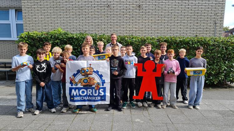 Mehr Roboter fürs TMG: „mach MINT mit“-Fonds unterstützt Neigungsfach