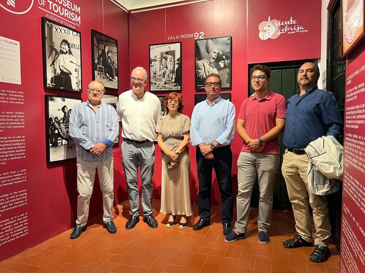  La exposición "La Caracolá Lebrijana bajo el objetivo de Mario Fuentes Aguilar" inaugura la programación previa de la 61ª Caracolá Lebrijana