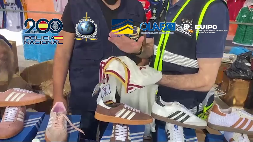 Intervenidas, en Dénia y otros puntos, más de 16 toneladas de equipaciones falsificadas para el Mundial