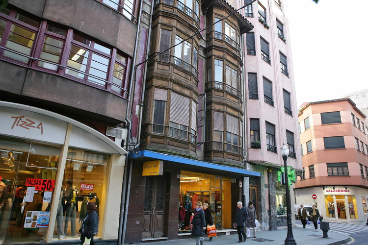 Edificio calle Menéndez Valdés, 27