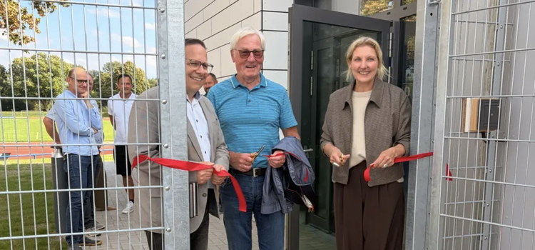 Einweihung des neuen Umkleidegebäudes am Jahnstadion