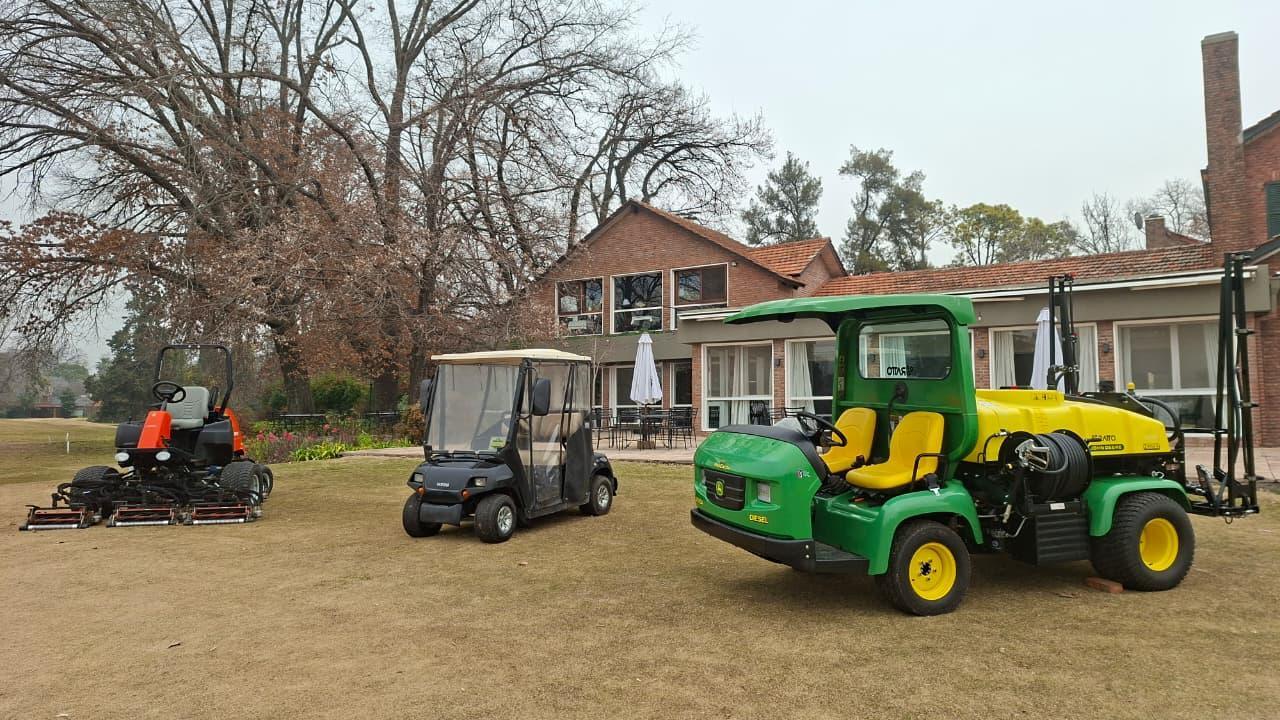 EQUIPAMIENTO DE LA CANCHA DE GOLF