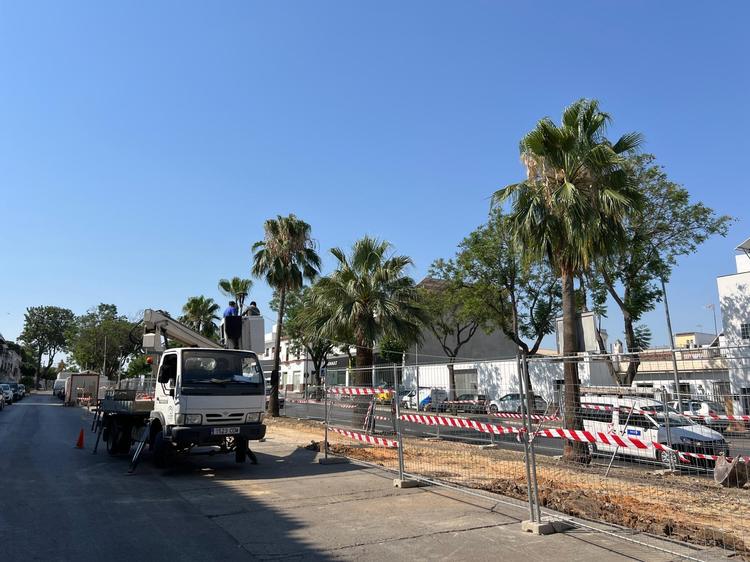 El Ayuntamiento inicia las obras de mejora de los acerados en la calle Curro Malena
