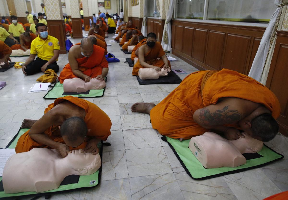 [Focus] - La santé des moines bouddhistes : formation aux premiers secours et prévention en Thaïlande